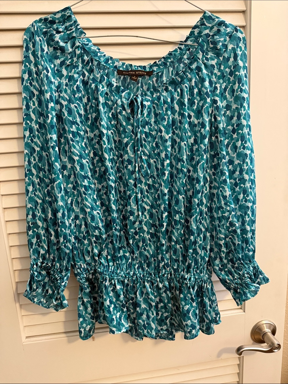 Cynthia Steffe Teal and White Abstract Print Peasant Blouse